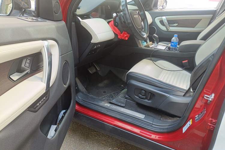 Used Land Rover Discovery Sport 2020 249 PS R-Dynamic Performance Tech Edition 5 Seats Driver Seat