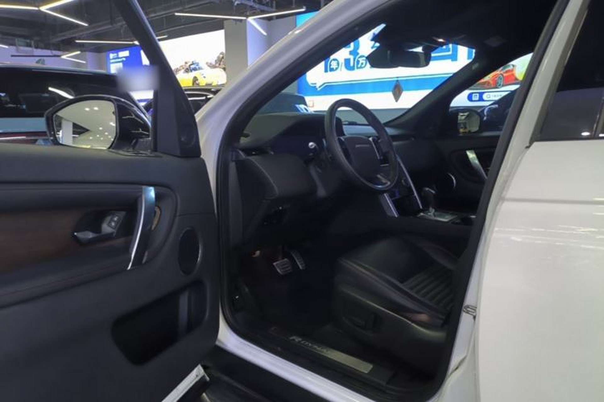 Used Land Rover Discovery Sport 2020 249 PS R-Dynamic Performance Edition Driver Seat