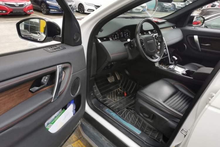 Used Land Rover Discovery Sport 2020 249 PS R-Dynamic Performance Edition Driver Seat