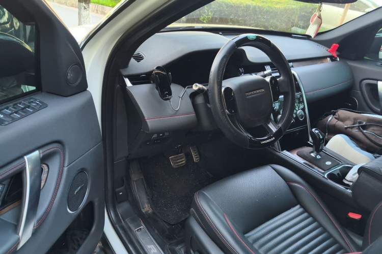 Used Land Rover Discovery Sport 2020 249 PS R-Dynamic Performance Edition Driver Seat