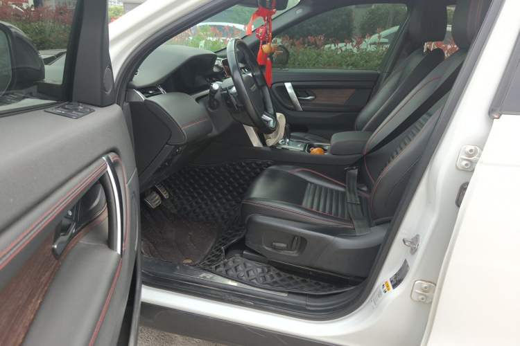 Used Land Rover Discovery Sport 2020 249 PS R-Dynamic Performance Edition Driver Seat