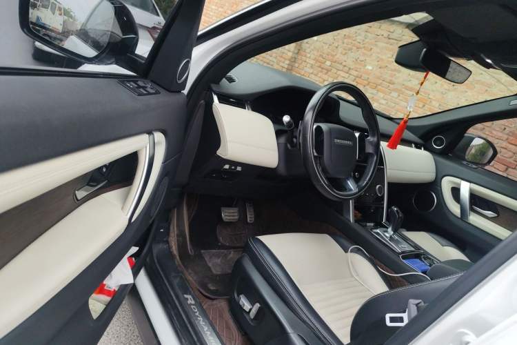 Used Land Rover Discovery Sport 2020 249 PS R-Dynamic Performance Edition Driver Seat