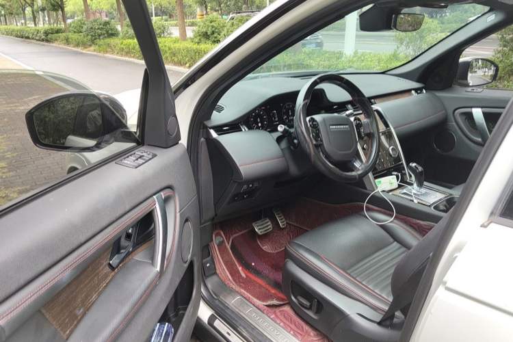 Used Land Rover Discovery Sport 2020 249 PS R-Dynamic Performance Edition Driver Seat