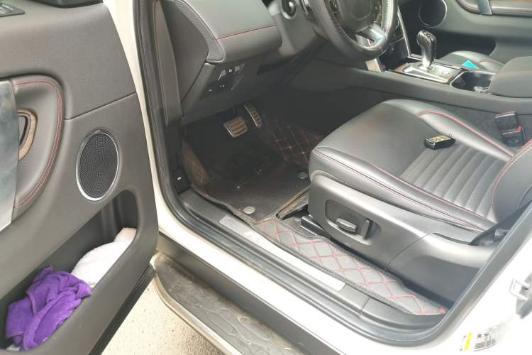 Used Land Rover Discovery Sport 2020 249 PS R-Dynamic Performance Edition Driver Seat