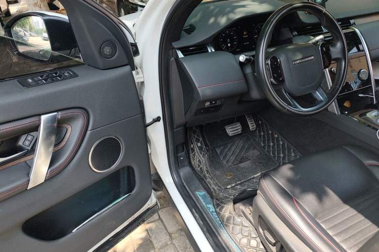 Used Land Rover Discovery Sport 2020 249 PS R-Dynamic Performance Edition Driver Seat