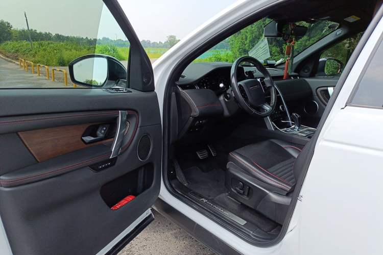 Used Land Rover Discovery Sport 2020 249 PS R-Dynamic Performance Tech Edition 5 Seats Driver Seat
