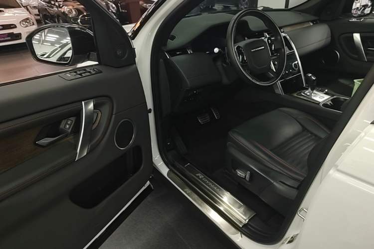 Used Land Rover Discovery Sport 2020 249 PS R-Dynamic Performance Edition Driver Seat