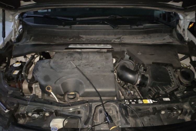 Used Land Rover Discovery Sport 2020 249 PS R-Dynamic Performance Edition Engine Bay