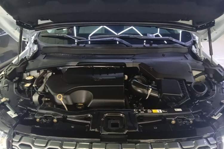 Used Land Rover Discovery Sport 2020 249 PS R-Dynamic Performance Edition Engine Bay