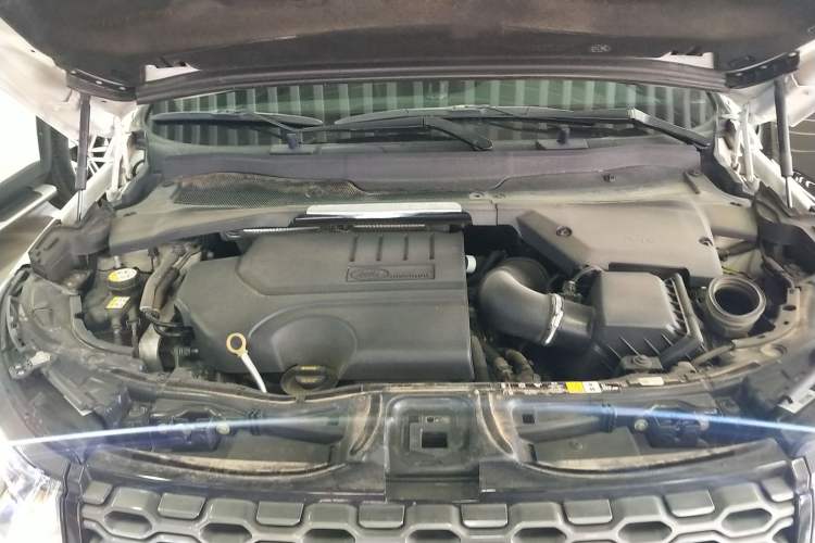 Used Land Rover Discovery Sport 2020 249 PS R-Dynamic Performance Edition Engine Bay