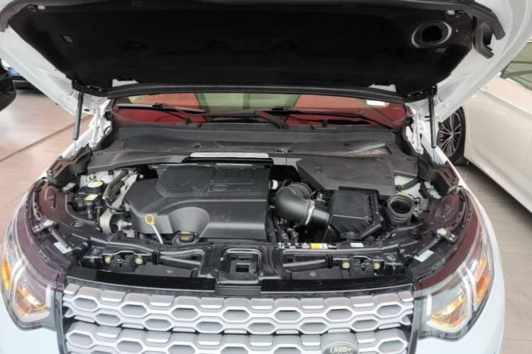 Used Land Rover Discovery Sport 2020 200 PS Family Edition Engine Bay