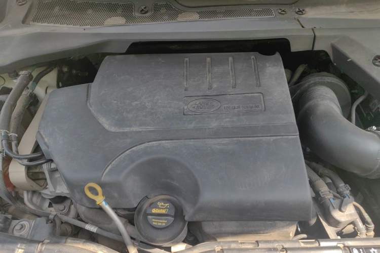 Used Land Rover Discovery Sport 2020 249 PS R-Dynamic Performance Edition Engine Bay
