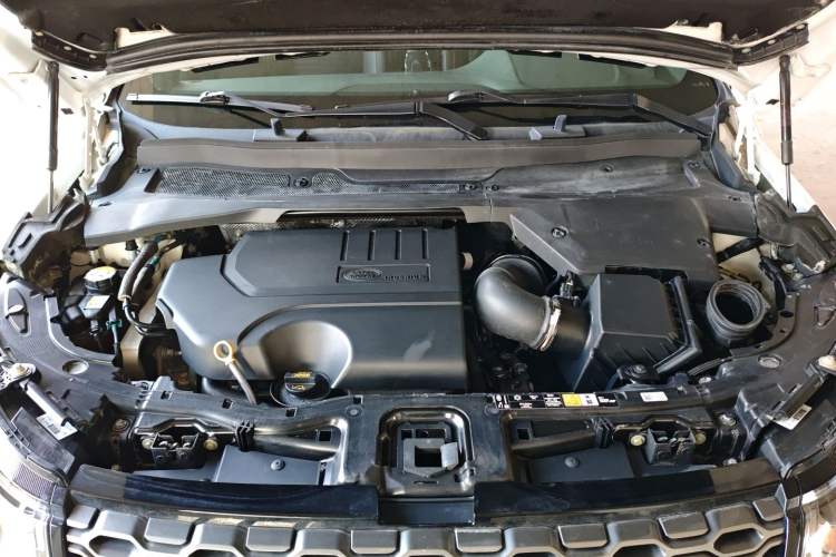 Used Land Rover Discovery Sport 2020 249 PS R-Dynamic Performance Tech Edition 7 Seats Engine Bay