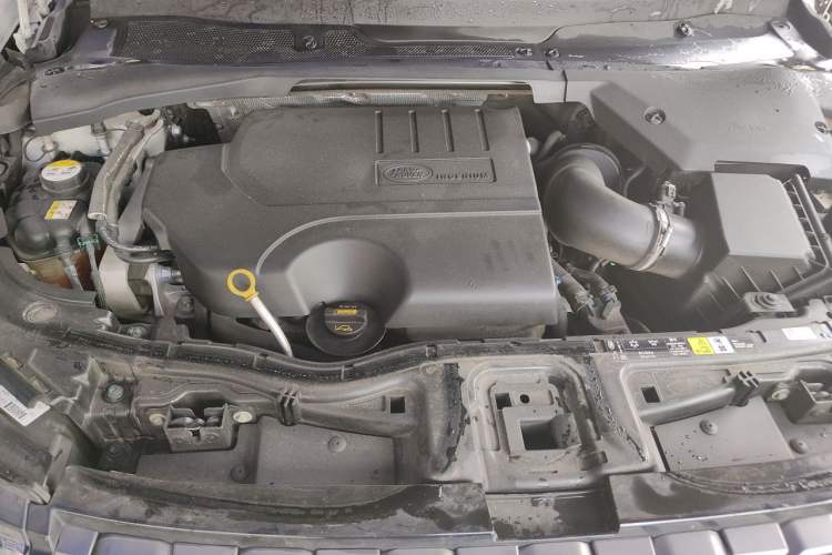 Used Land Rover Discovery Sport 2020 249 PS R-Dynamic Performance Edition Engine Bay
