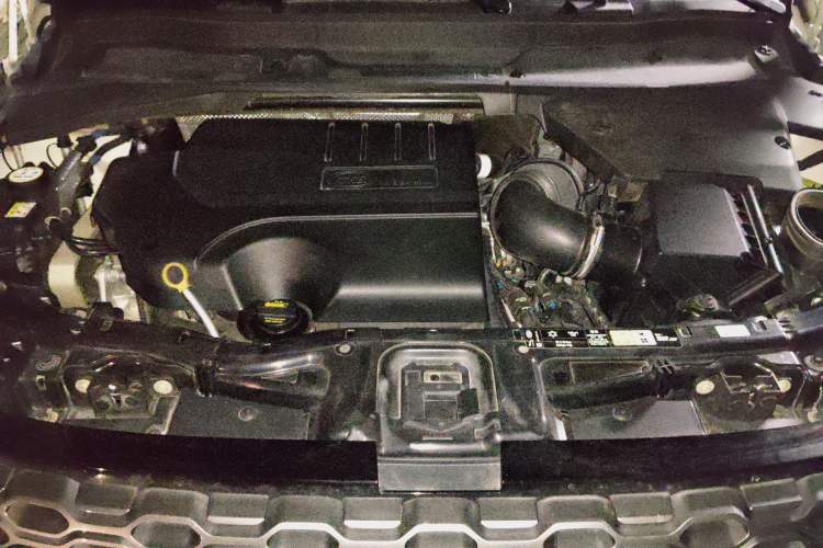 Used Land Rover Discovery Sport 2020 249 PS R-Dynamic Performance Edition Engine Bay