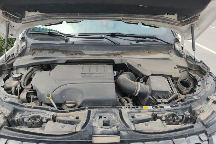 Used Land Rover Discovery Sport 2020 249 PS R-Dynamic Performance Edition Engine Bay