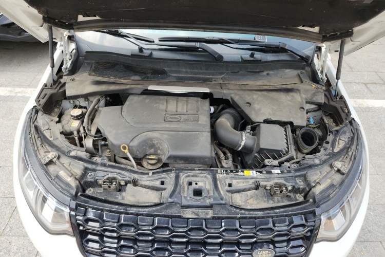 Used Land Rover Discovery Sport 2020 249 PS R-Dynamic Performance Edition Engine Bay