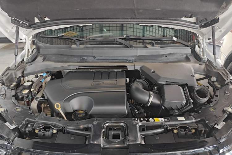 Used Land Rover Discovery Sport 2020 249 PS R-Dynamic Performance Tech Edition 5 Seats Engine Bay