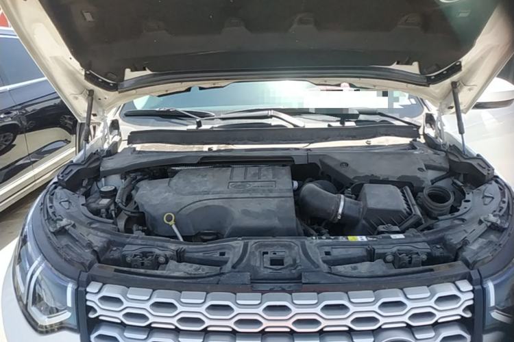 Used Land Rover Discovery Sport 2020 200 PS Family Edition Engine Bay