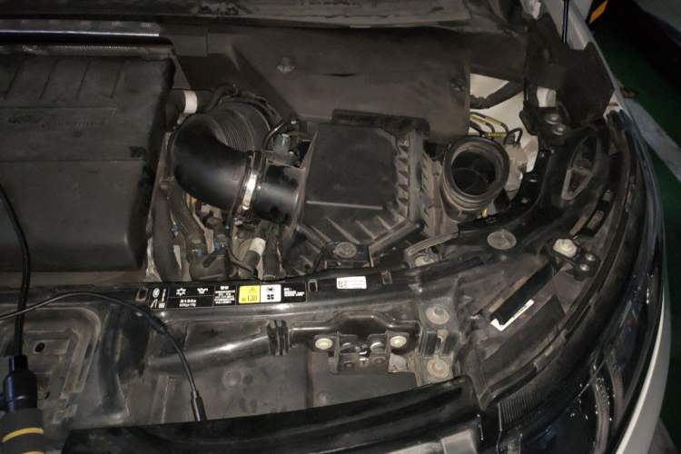 Used Land Rover Discovery Sport 2020 249 PS R-Dynamic Performance Edition Engine Bay Left