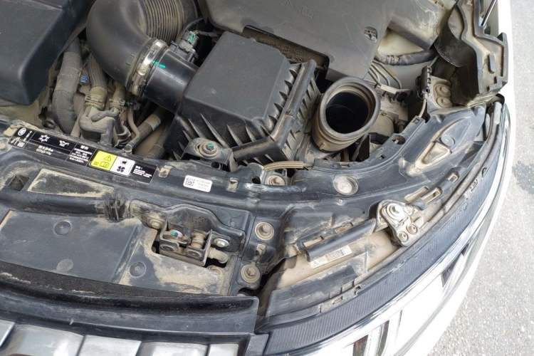 Used Land Rover Discovery Sport 2020 249 PS R-Dynamic Performance Edition Engine Bay Left