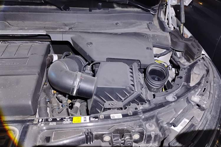 Used Land Rover Discovery Sport 2020 249 PS R-Dynamic Performance Edition Engine Bay Left