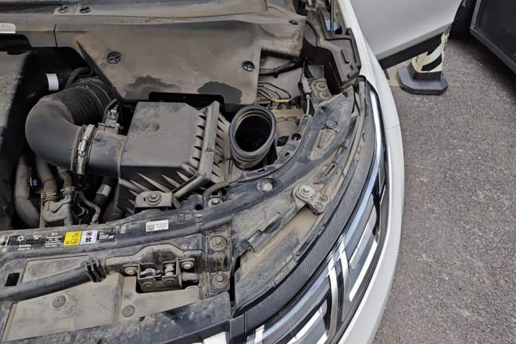 Used Land Rover Discovery Sport 2020 200 PS Family Edition Engine Bay Left