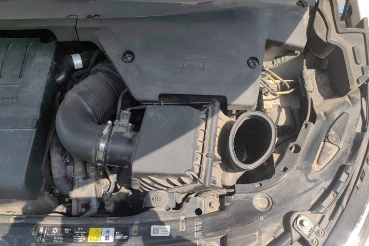 Used Land Rover Discovery Sport 2020 249 PS R-Dynamic Performance Edition Engine Bay Left