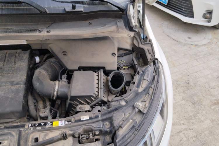 Used Land Rover Discovery Sport 2020 249 PS R-Dynamic Performance Edition Engine Bay Left