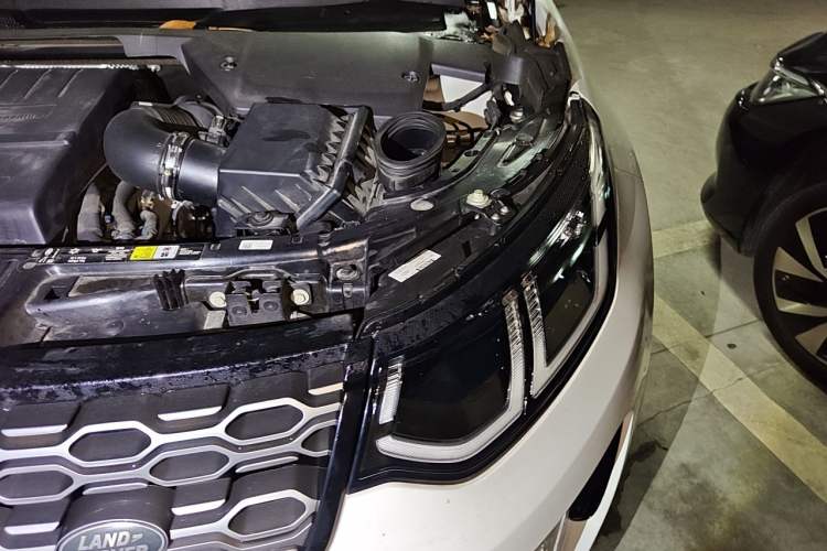 Used Land Rover Discovery Sport 2020 249 PS R-Dynamic Performance Edition Engine Bay Left