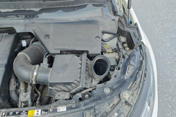 Used Land Rover Discovery Sport 2020 249 PS R-Dynamic Performance Edition Engine Bay Left