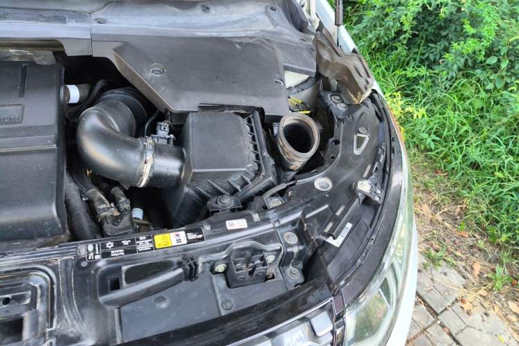 Used Land Rover Discovery Sport 2020 249 PS R-Dynamic Performance Edition Engine Bay Left