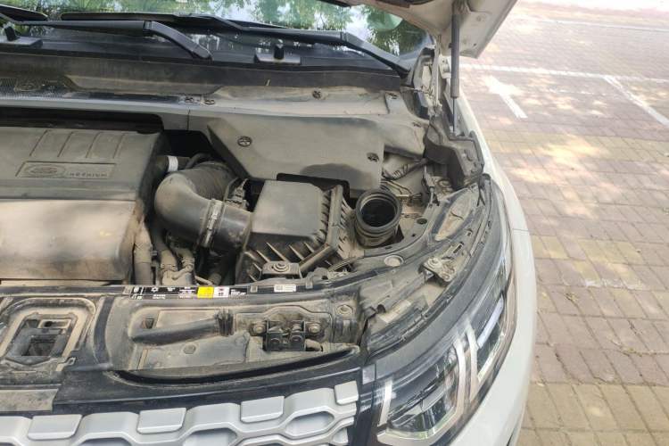 Used Land Rover Discovery Sport 2020 200 PS Family Edition Engine Bay Left