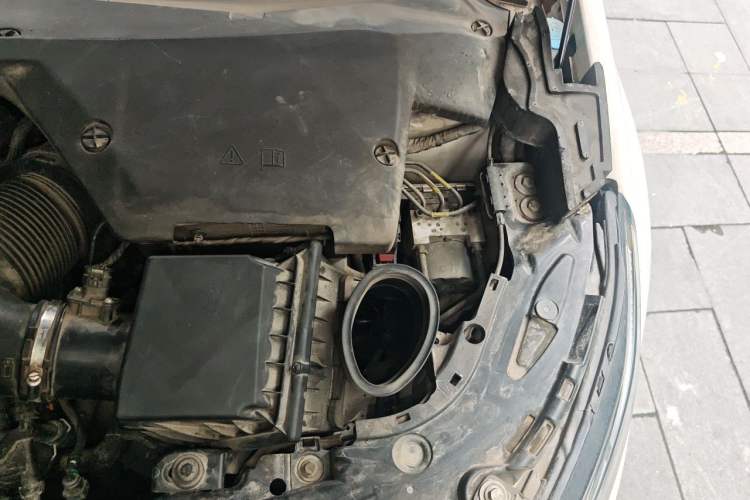 Used Land Rover Discovery Sport 2020 249 PS R-Dynamic Performance Edition Engine Bay Left
