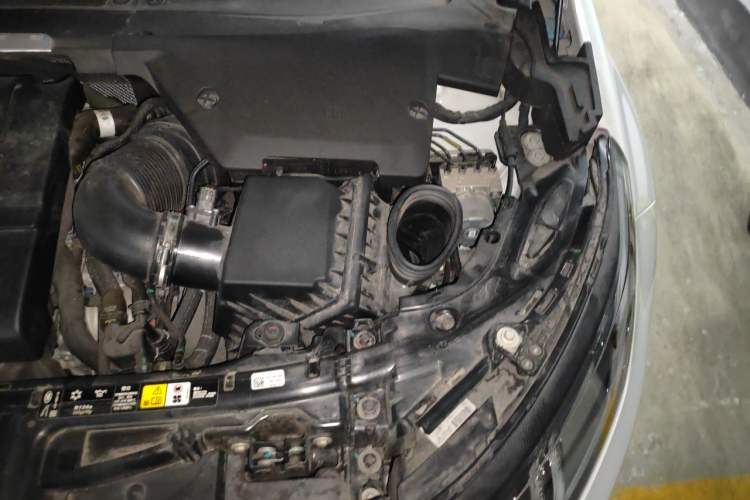 Used Land Rover Discovery Sport 2020 249 PS R-Dynamic Performance Edition Engine Bay Left
