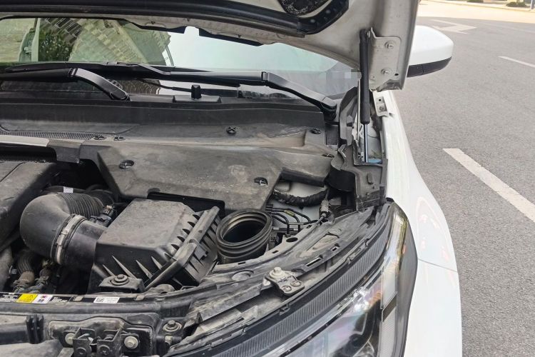 Used Land Rover Discovery Sport 2020 249 PS R-Dynamic Performance Edition Engine Bay Left