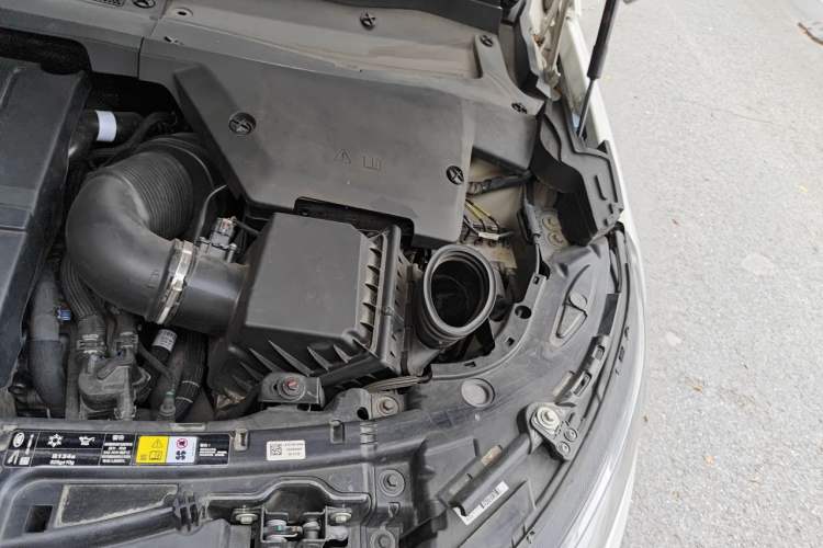 Used Land Rover Discovery Sport 2020 249 PS R-Dynamic Performance Edition Engine Bay Left