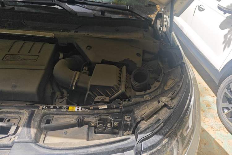 Used Land Rover Discovery Sport 2020 249 PS R-Dynamic Performance Edition Engine Bay Left