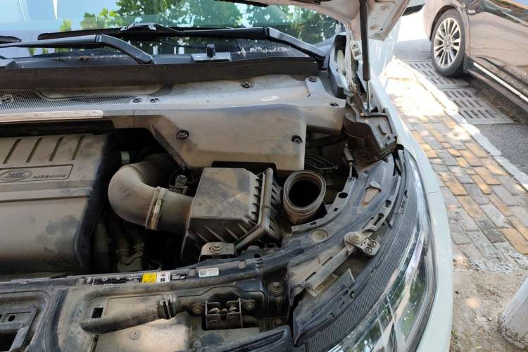 Used Land Rover Discovery Sport 2020 249 PS R-Dynamic Performance Edition Engine Bay Left