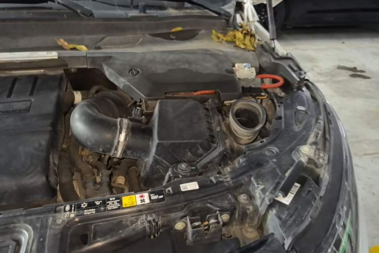Used Land Rover Discovery Sport 2020 249 PS R-Dynamic Performance Edition Engine Bay Left