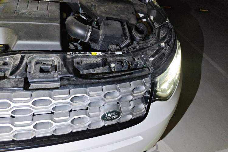 Used Land Rover Discovery Sport 2020 200 PS Family Edition Engine Bay Left