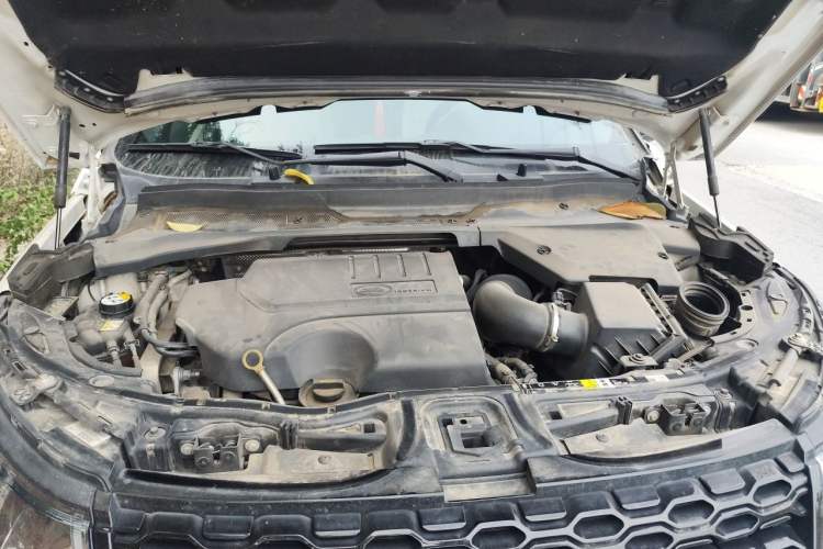 Used Land Rover Discovery Sport 2020 249 PS R-Dynamic Performance Edition Engine Bay