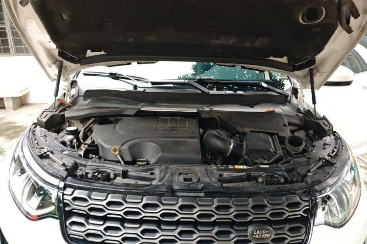 Used Land Rover Discovery Sport 2020 249 PS R-Dynamic Performance Edition Engine Bay