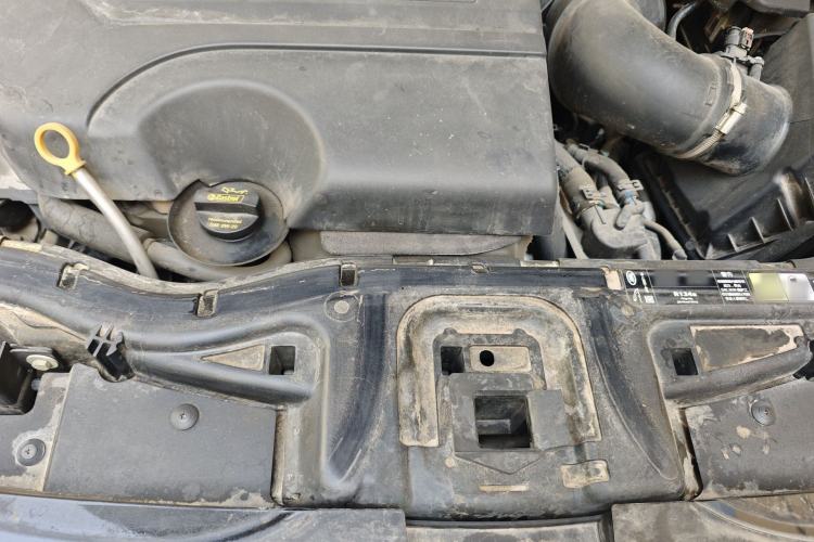 Used Land Rover Discovery Sport 2020 249 PS R-Dynamic Luxury Custom Edition Engine Bay