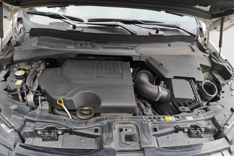 Used Land Rover Discovery Sport 2020 249 PS R-Dynamic Performance Edition Engine Bay