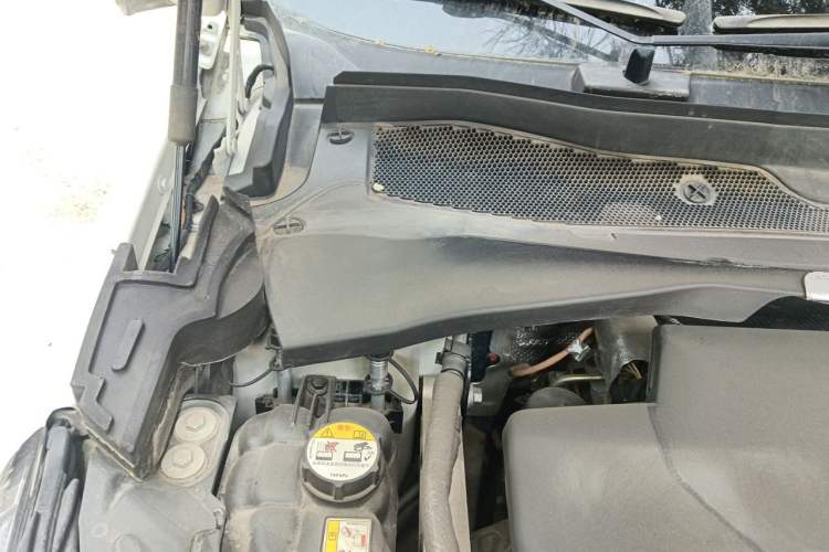 Used Land Rover Discovery Sport 2020 249 PS R-Dynamic Performance Edition Engine Bay Right