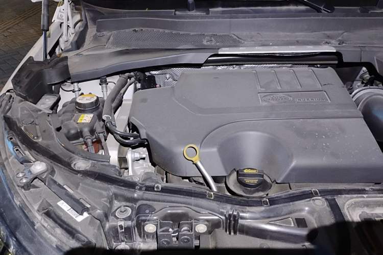 Used Land Rover Discovery Sport 2020 249 PS R-Dynamic Performance Edition Engine Bay Right