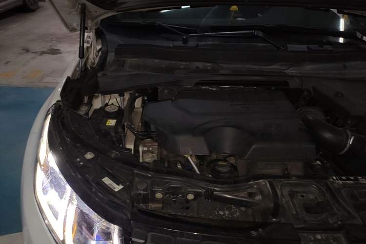 Used Land Rover Discovery Sport 2020 249 PS R-Dynamic Performance Edition Engine Bay Right