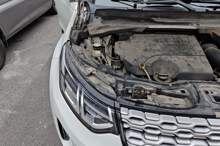 Used Land Rover Discovery Sport 2020 200 PS Family Edition Engine Bay Right