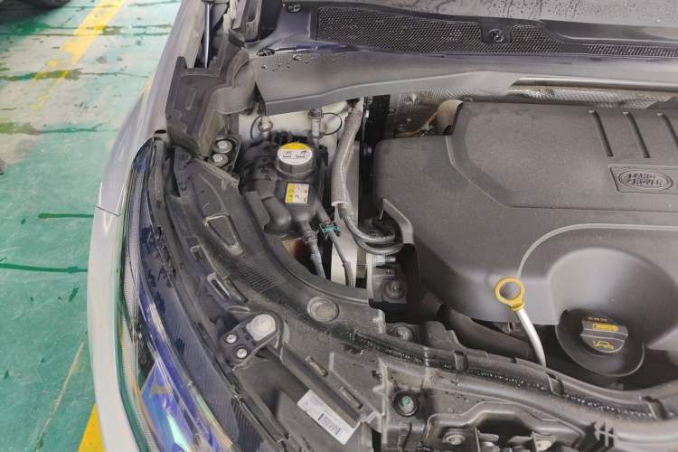Used Land Rover Discovery Sport 2020 249 PS R-Dynamic Performance Edition Engine Bay Right
